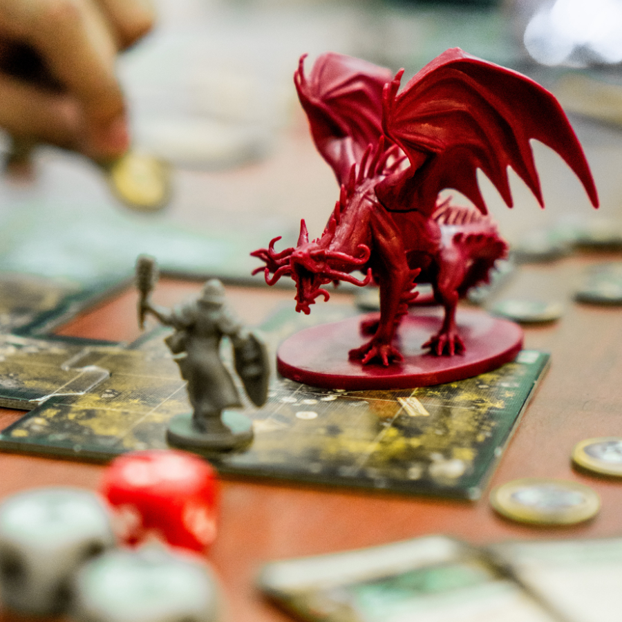 dragon sur un jeu de plateau